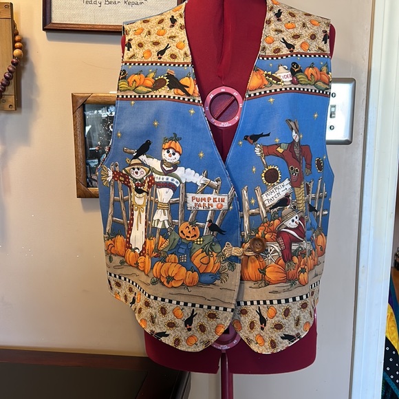 Hand crafted fall vest. Flannel inside, cotton fabric outside. Finished seems. - Picture 4 of 11